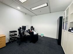 Gateway East (D7), Office #552440931